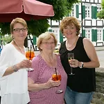Zur Alten Quelle ホテル