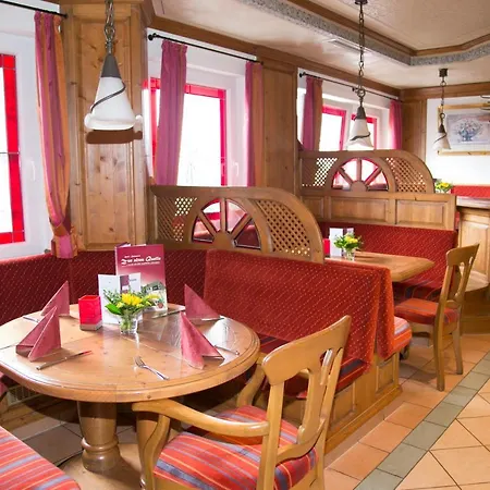 Zur Alten Quelle Hotel 3*