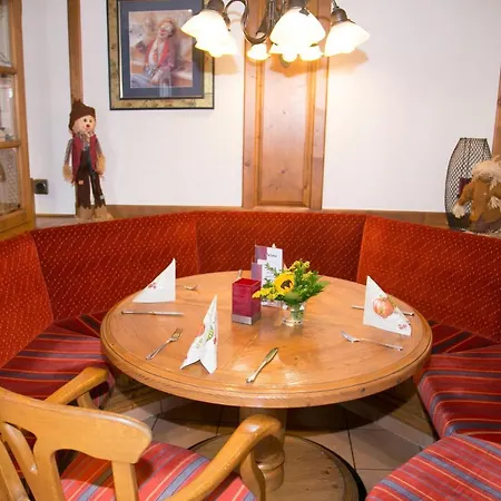 Zur Alten Quelle Hotel 3*