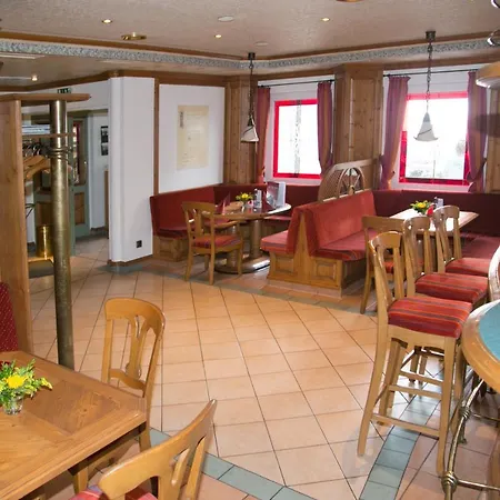Zur Alten Quelle Hotel 3*