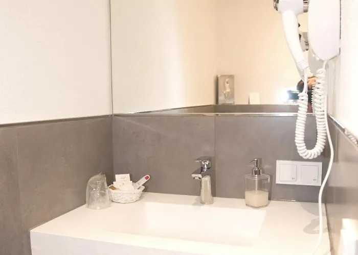 Zur Alten Quelle Hotel 3*